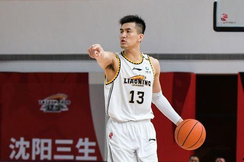 郭艾伦在线吃瓜,网络热议不断