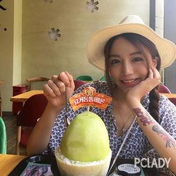 吃瓜少女拍照,吃瓜少女镜头下的欢乐瞬间