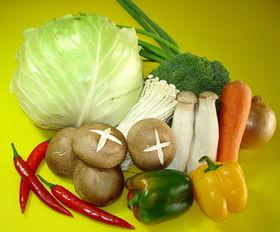 保定育才花园吃瓜,夏日吃瓜盛宴，邻里共享清凉时光