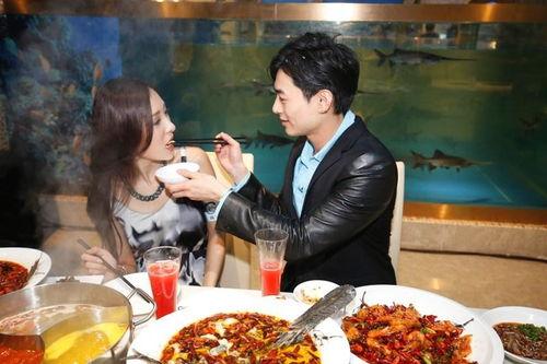 情侣吃瓜事件重庆,甜蜜瓜果引发的网络热议