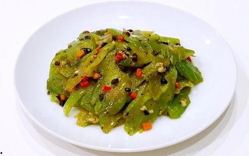 凉瓜变红可以吃吗,安全可食用？揭秘凉瓜变色背后的真相