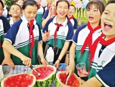 校园吃瓜在哪里吃,揭秘校园内最佳“瓜地”聚集地