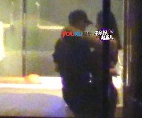 女子出轨吃瓜,揭秘女子婚外情背后的真相