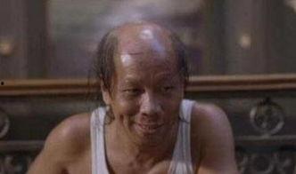 社会混混吃老人霸王瓜,社会混混的恶行引发社会关注