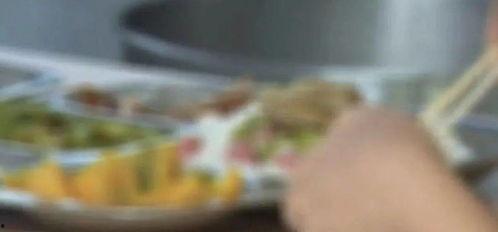 男子吃瓜中毒,警惕夏日食品安全