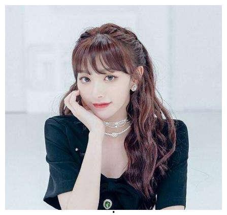 追星吃瓜孔雪儿,从追星到吃瓜，她如何成为娱乐圈焦点人物？