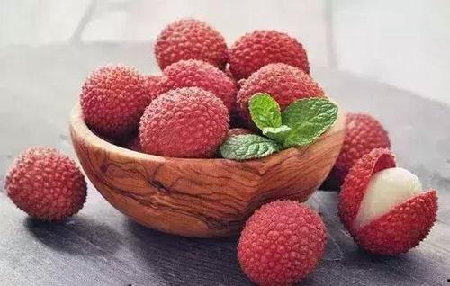 男友吃瓜荔枝视频大全,解锁夏日甜蜜瞬间