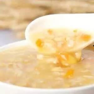 边吃粥边吃哈密瓜,边吃粥边品哈密瓜的独特享受