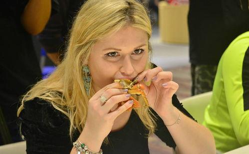 金发美女吃瓜,揭秘娱乐圈幕后风云