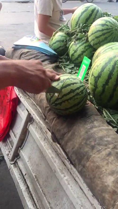 最近流行吃瓜,揭秘近期热门吃瓜事件背后的真相